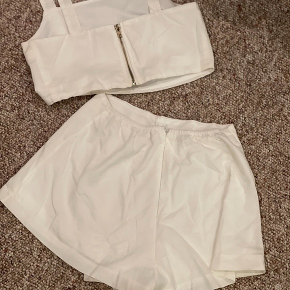 white set - Picture 2 of 2